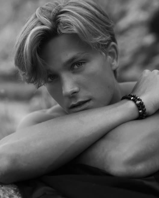 OLIVER BRYNNUM