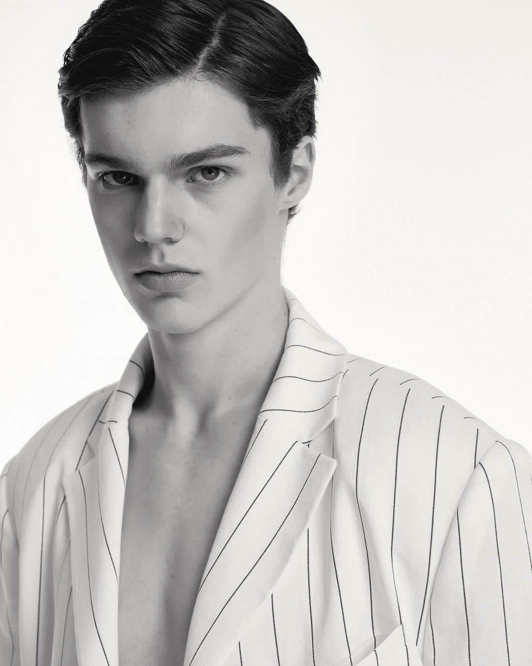 TOMAS B